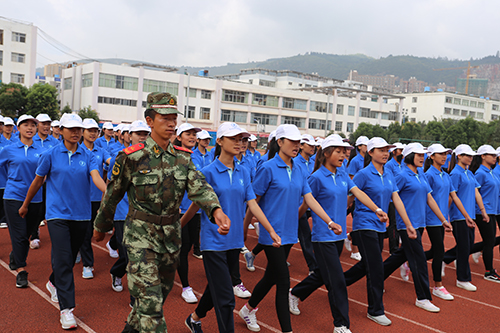 云南经济管理学院海源校区举行2014级新生军训汇报表演暨开学典礼