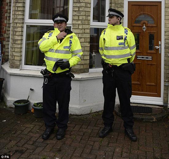 英国警方逮捕4名伊恐嫌疑人或密谋刺杀女王